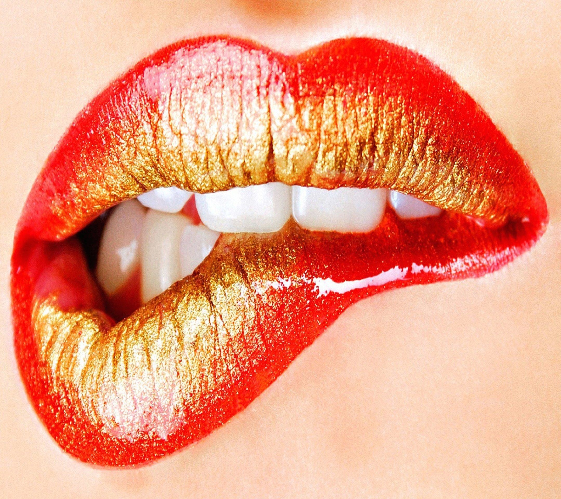 Поцелуй губы помада. Женские губы. Красивые губки. Губки поцелуй. Поцелуй в губы.